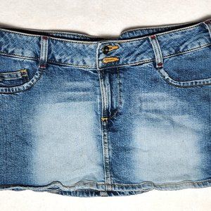 FIORUCCI Vintage Denim Mini Skirt, Size 9, Zipper & Button Up, 98% Cttn & 2% Spx